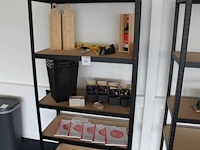 Kantoormaterialen w.o. wijn, ringbandinterieurs, schrijfgerei, prullenbakken, etc. - afbeelding 1 van  4