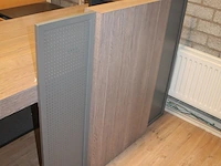 Kantoormeubilair bestaande uit een vitrinekast 165 x 47 x 217 met vier houten, twee glazen deuren en verlic... - afbeelding 6 van  6