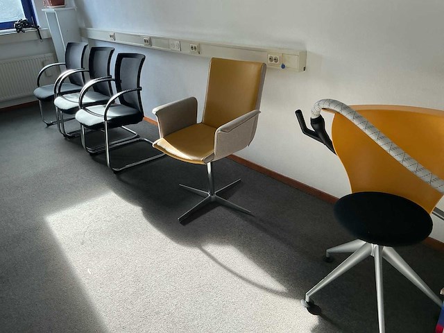 Kantoormeubilair divers (44x) - afbeelding 3 van  15