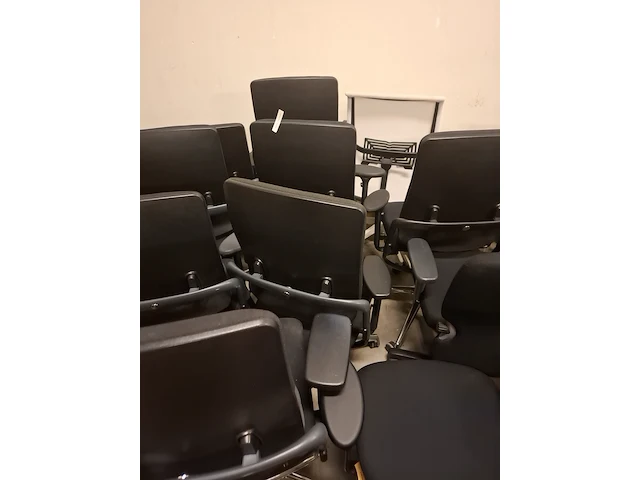 Kantoormeubilair en kantoorartikelen - afbeelding 8 van  55