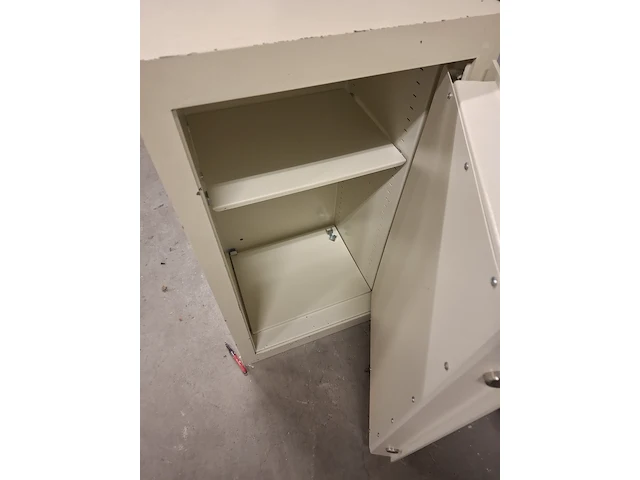 Kantoormeubilair en kantoorartikelen - afbeelding 27 van  55