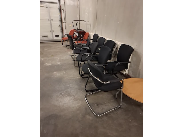 Kantoormeubilair en kantoorartikelen - afbeelding 35 van  55