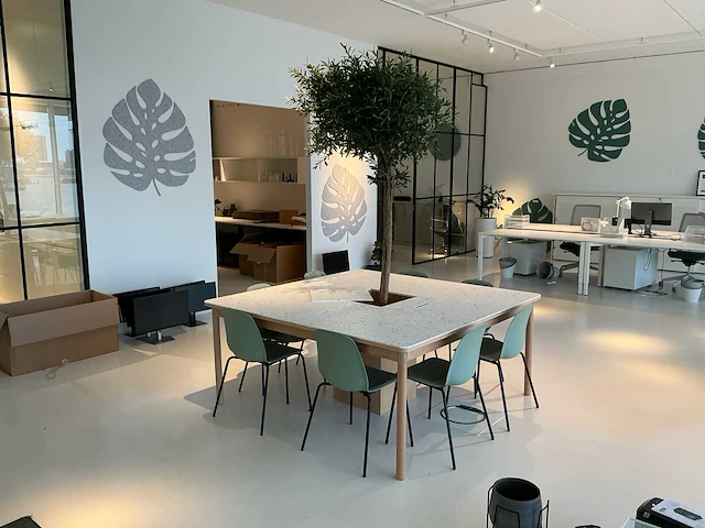 Kantoortafel met stoelen - afbeelding 1 van  7