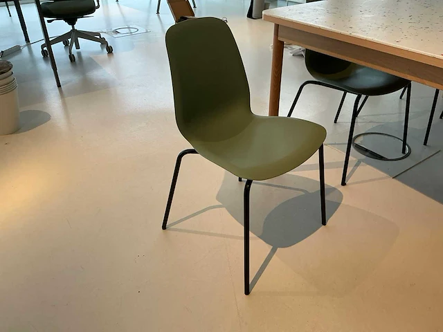 Kantoortafel met stoelen - afbeelding 6 van  7
