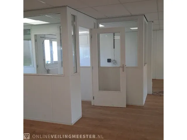 Kantoorunit, geschakeld 6 delig, totale oppervlakte ca. 189m2, afmeting ca. 10.5x18 meter - afbeelding 17 van  54