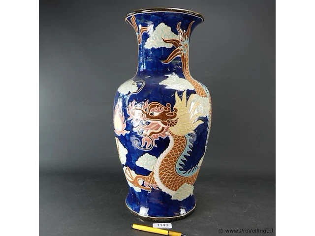 Kapitale chinese vaas met drakendecor - afbeelding 1 van  5