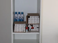 Kappersproducten w.o. verven, foamcleanser, brushapplicators en kunstwimpers - afbeelding 2 van  2