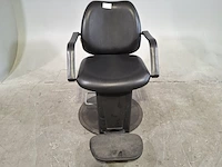 Kappersstoel, salon ambience - afbeelding 1 van  8