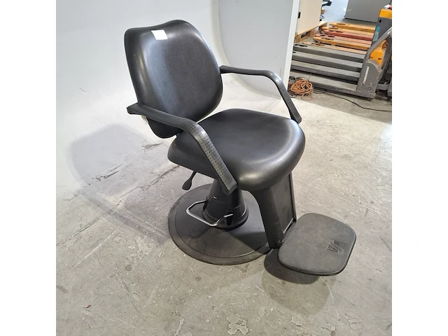 Kappersstoel, salon ambience - afbeelding 2 van  8