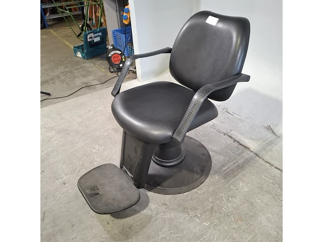 Kappersstoel, salon ambience - afbeelding 3 van  8