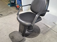 Kappersstoel, salon ambience - afbeelding 3 van  8