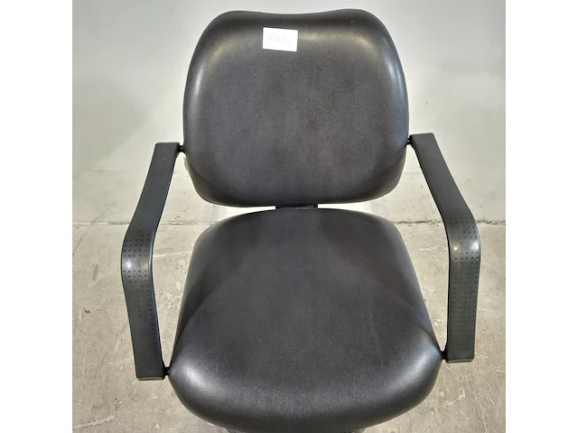 Kappersstoel, salon ambience - afbeelding 5 van  8