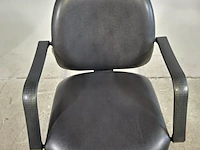 Kappersstoel, salon ambience - afbeelding 5 van  8
