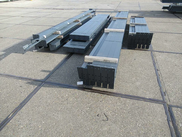 Kapschuur - staalconstructie 10 x 25 meter (250m2) - afbeelding 9 van  16