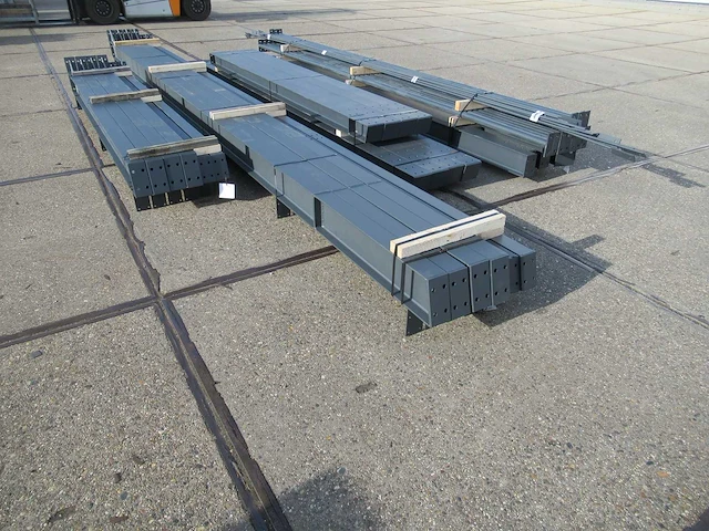 Kapschuur - staalconstructie 10 x 25 meter (250m2) - afbeelding 13 van  16