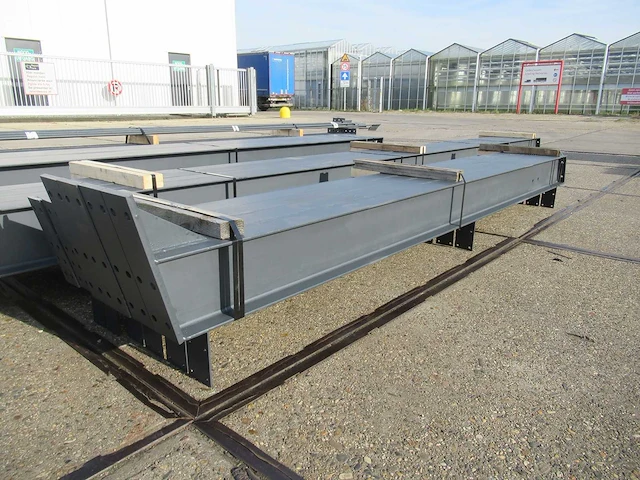 Kapschuur - staalconstructie 10 x 25 meter (250m2) - afbeelding 15 van  16