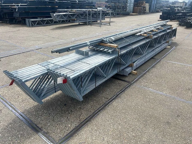 Kapschuur - staalconstructie 12.80 x 24.00 meter (307m2) - afbeelding 1 van  9