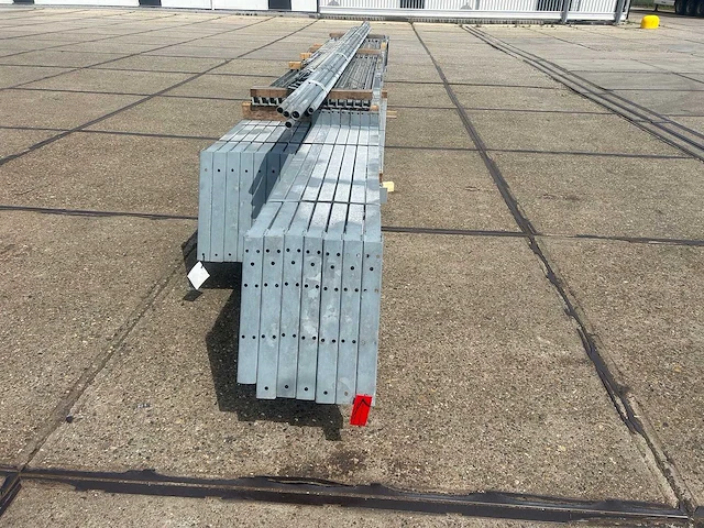 Kapschuur - staalconstructie 12.80 x 24.00 meter (307m2) - afbeelding 7 van  9