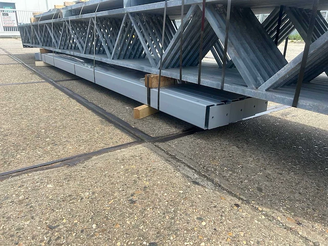 Kapschuur - staalconstructie 12.80 x 24.00 meter (307m2) - afbeelding 8 van  9