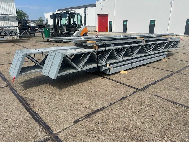 Kapschuur - staalconstructie 12.80 x 28.00 meter (358m2) - afbeelding 1 van  11