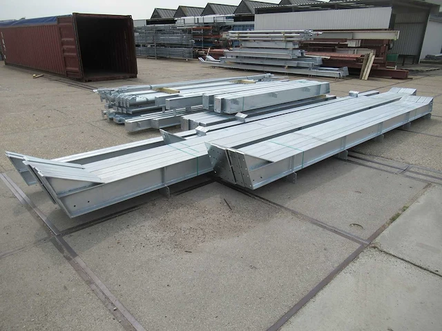 Kapschuur - staalconstructie 15 x 30 meter (450m2) - afbeelding 1 van  18