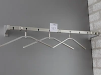 Kapstok met negen posities, drie kledinghangers en lengte 89 cm. - afbeelding 1 van  1
