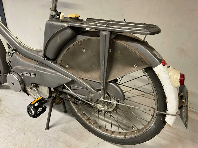 Kaptein mobylette oldtimer brommer - afbeelding 19 van  24