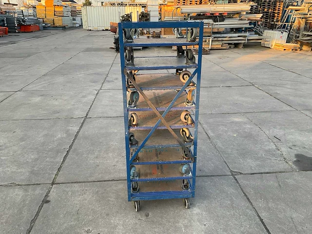 Kar met 10 hondjes - afbeelding 2 van  10