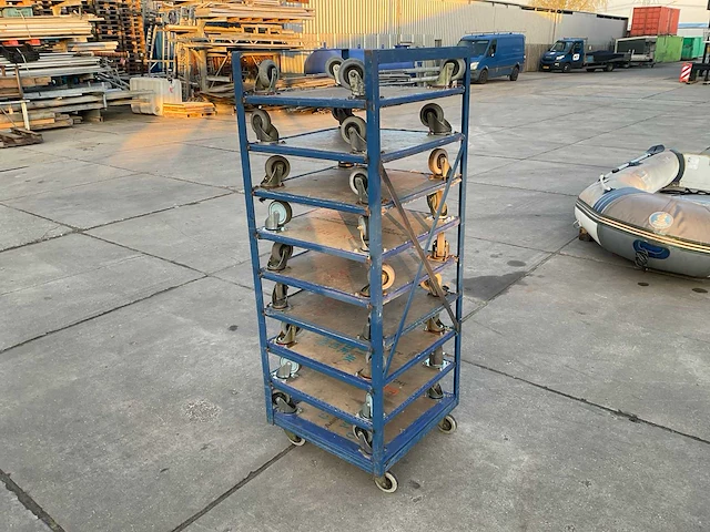 Kar met 10 hondjes - afbeelding 3 van  10