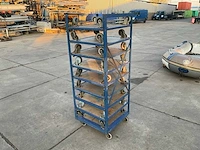 Kar met 10 hondjes - afbeelding 3 van  10