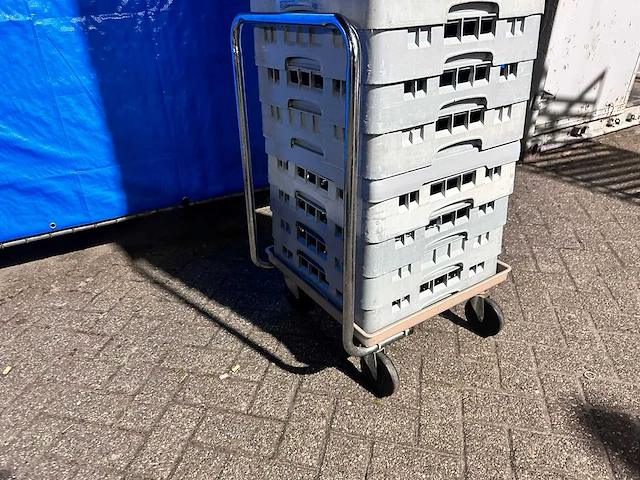 Kar met 17 vaatwasserkratten - afbeelding 2 van  3