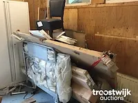 Kar met inhoud - afbeelding 2 van  3
