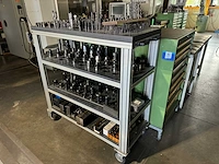 Kar met machinetoebehoren - afbeelding 2 van  8