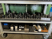 Kar met machinetoebehoren - afbeelding 4 van  8