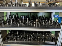 Kar met machinetoebehoren - afbeelding 8 van  8