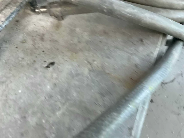 Kar met pneumatische membraanpomp - afbeelding 12 van  13