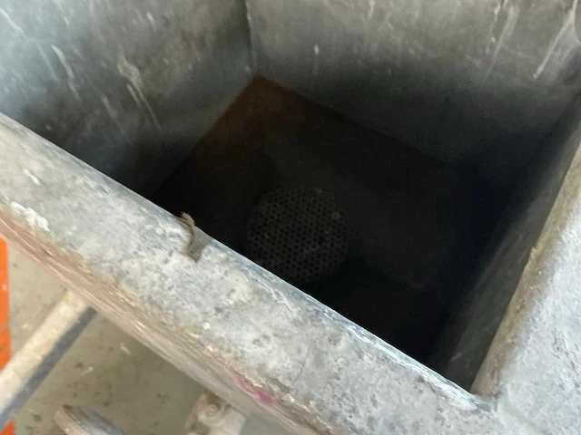 Kar met pneumatische membraanpomp - afbeelding 13 van  13