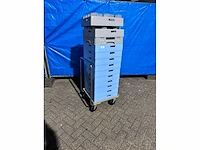 Kar met vaatwasserkratten - afbeelding 2 van  3