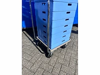 Kar met vaatwasserkratten - afbeelding 3 van  3