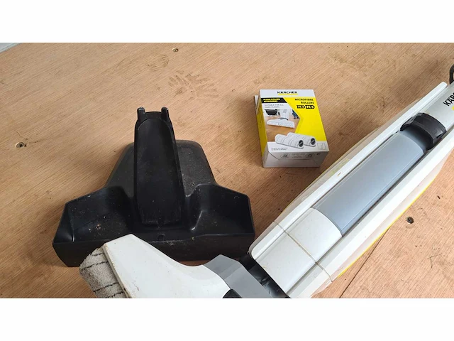 Karcher - elektrische vloer-reiniger - dweil - afbeelding 4 van  6