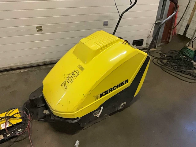 Karcher 700 ksm zelfrijdende veegmachine - afbeelding 2 van  7