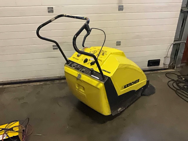 Karcher 700 ksm zelfrijdende veegmachine - afbeelding 4 van  7
