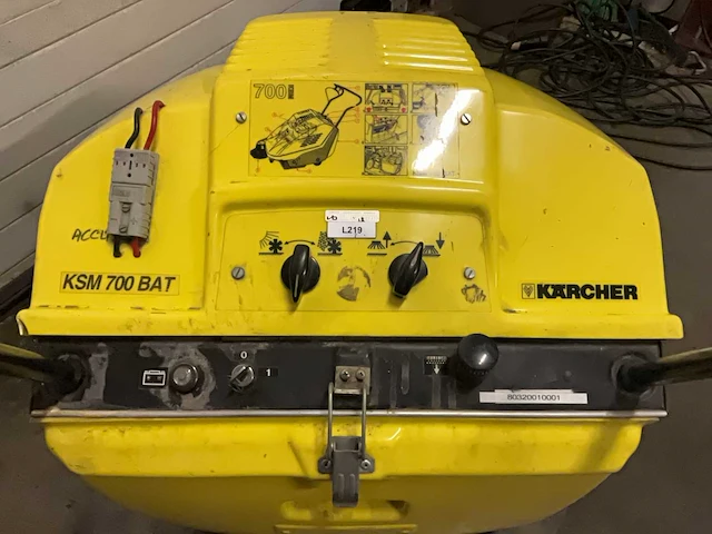 Karcher 700 ksm zelfrijdende veegmachine - afbeelding 5 van  7