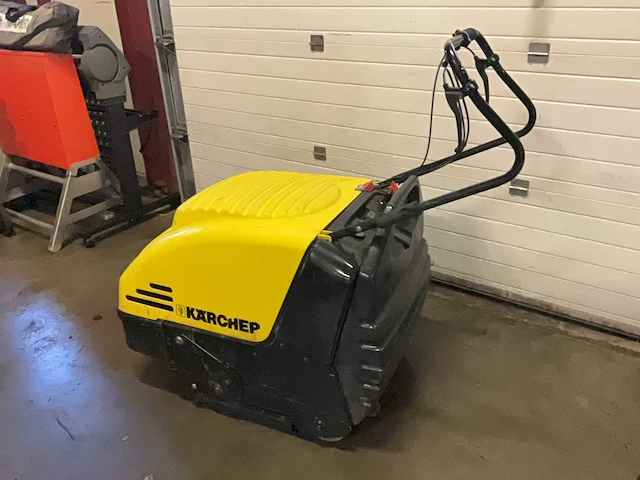 Karcher 750 ksm zelfrijdende veegmachine - afbeelding 2 van  9