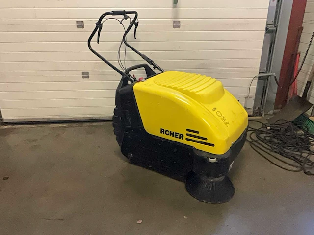 Karcher 750 ksm zelfrijdende veegmachine - afbeelding 3 van  9