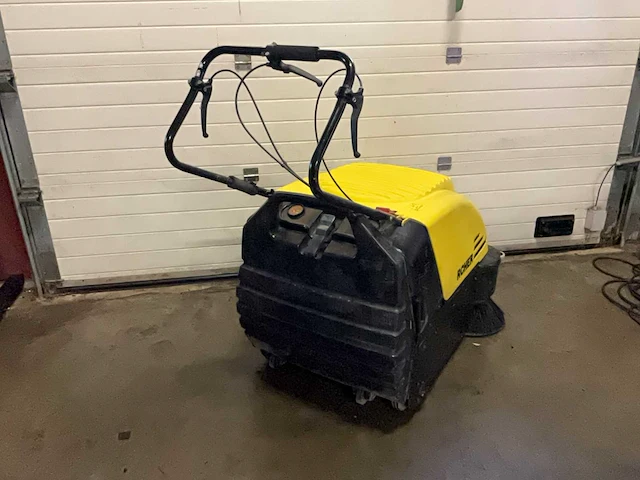 Karcher 750 ksm zelfrijdende veegmachine - afbeelding 4 van  9