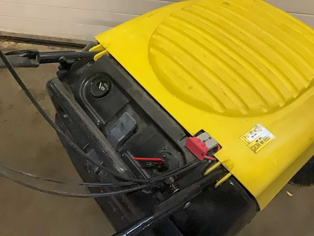 Karcher 750 ksm zelfrijdende veegmachine - afbeelding 6 van  9
