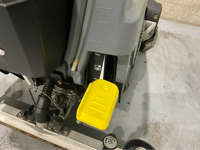 Karcher b 60 w bp zelfrijdende achterloop schrobmachine - afbeelding 4 van  14