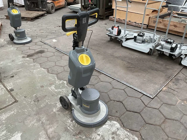 Kärcher bds 43/150c classic vloerreiniger - afbeelding 1 van  6