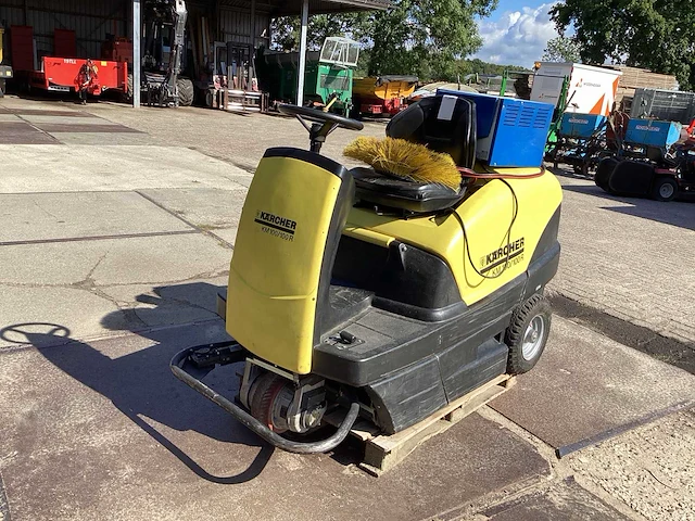 Kärcher km 100/100 r zelfrijdende veegmachine - afbeelding 1 van  15